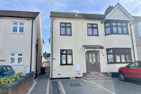 1 bedroom end of terrace house to rent, Purbeck Road, Hornchurch
