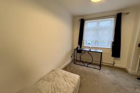 House share to rent, Queens Way, Feltham