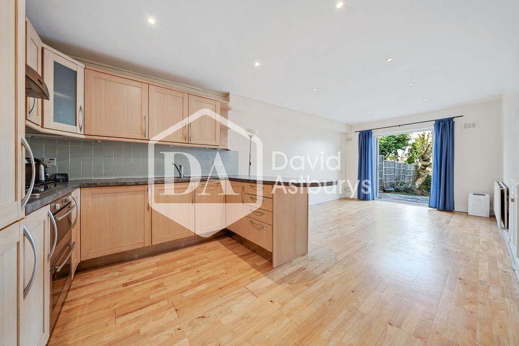 41 A Woodland Gardens N10 3 UE-1