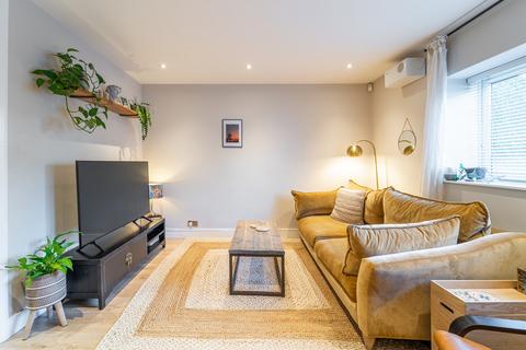 2 bedroom apartment for sale, Trinity Road, Bounds Green N22