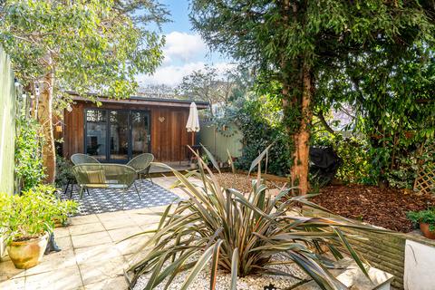 2 bedroom apartment for sale, Trinity Road, Bounds Green N22