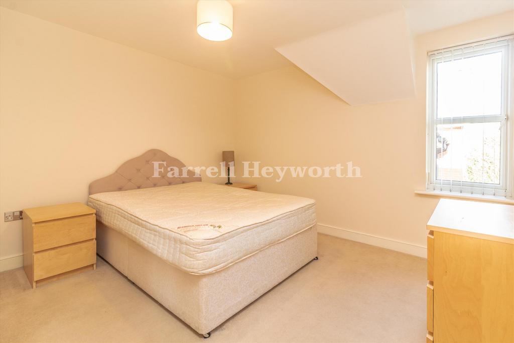 Bedroom 1 image 2