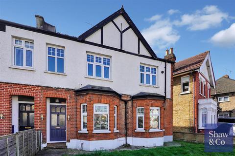 3 bedroom end of terrace house for sale, Kneller Road, Twickenham TW2