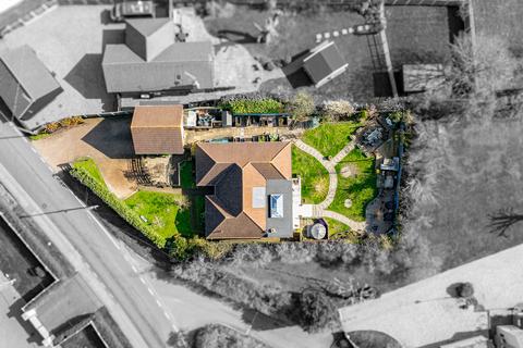 3 bedroom detached bungalow for sale, South Hanningfield Road, Chelmsford, CM3
