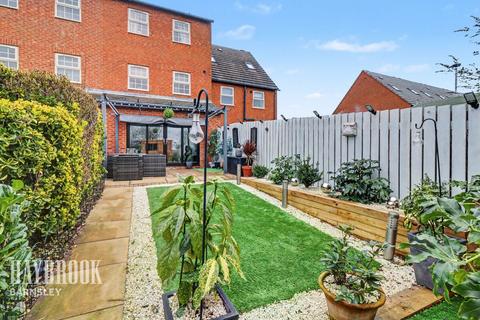 Monument Drive, Brierley