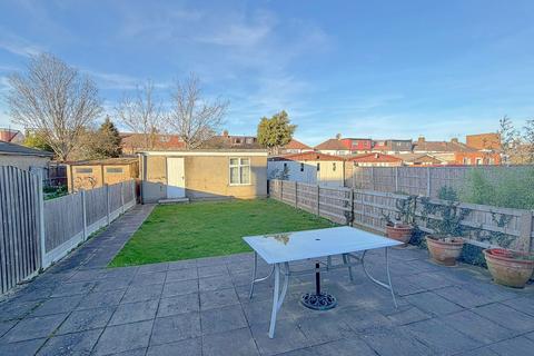 4 bedroom terraced house for sale, Castleview Gardens, Redbridge IG1