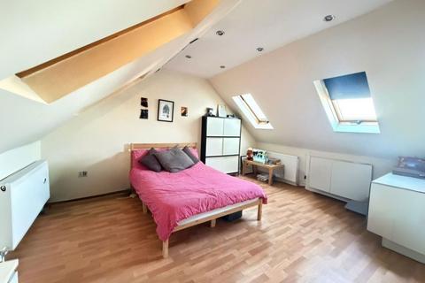4 bedroom terraced house for sale, Castleview Gardens, Redbridge IG1