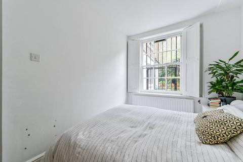 undefined, Queen Margarets Grove, Mildmay, London, N1