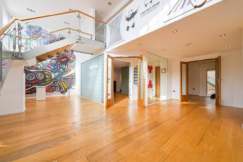 3 bedroom flat for sale, Manchester Road, Canary Wharf, London, E14