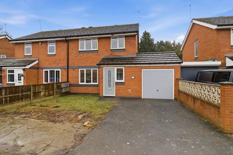 3 bedroom semi-detached house to rent, Bromwich Road, Worcester WR2