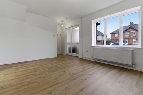3 bedroom semi-detached house to rent, Bromwich Road, Worcester WR2