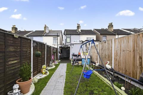 2 bedroom terraced house for sale, Clifton Road, London, SE25