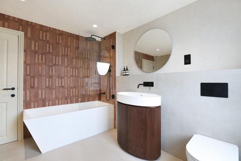 2 bedroom apartment for sale, Fenwick Road, London