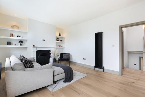 2 bedroom apartment for sale, Fenwick Road, London