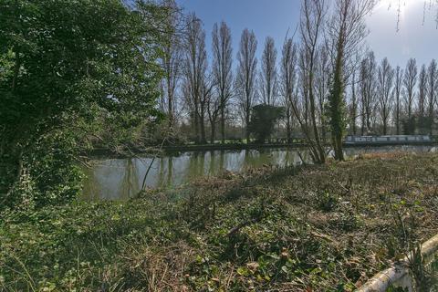 3 bedroom terraced house for sale, Waterside, Peartree Bridge, MK6