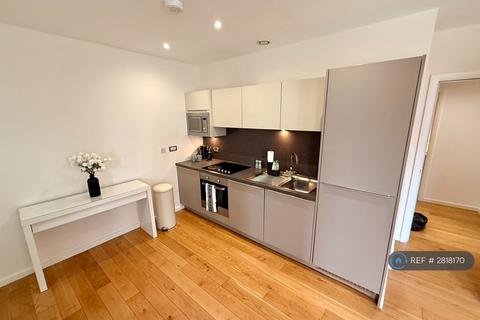 2 bedroom flat to rent, High St, Manchester, M4