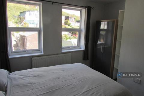 3 bedroom semi-detached house to rent, Gloster Rope Walk, Dover, CT17