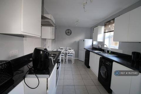 3 bedroom semi-detached house to rent, Gloster Rope Walk, Dover, CT17