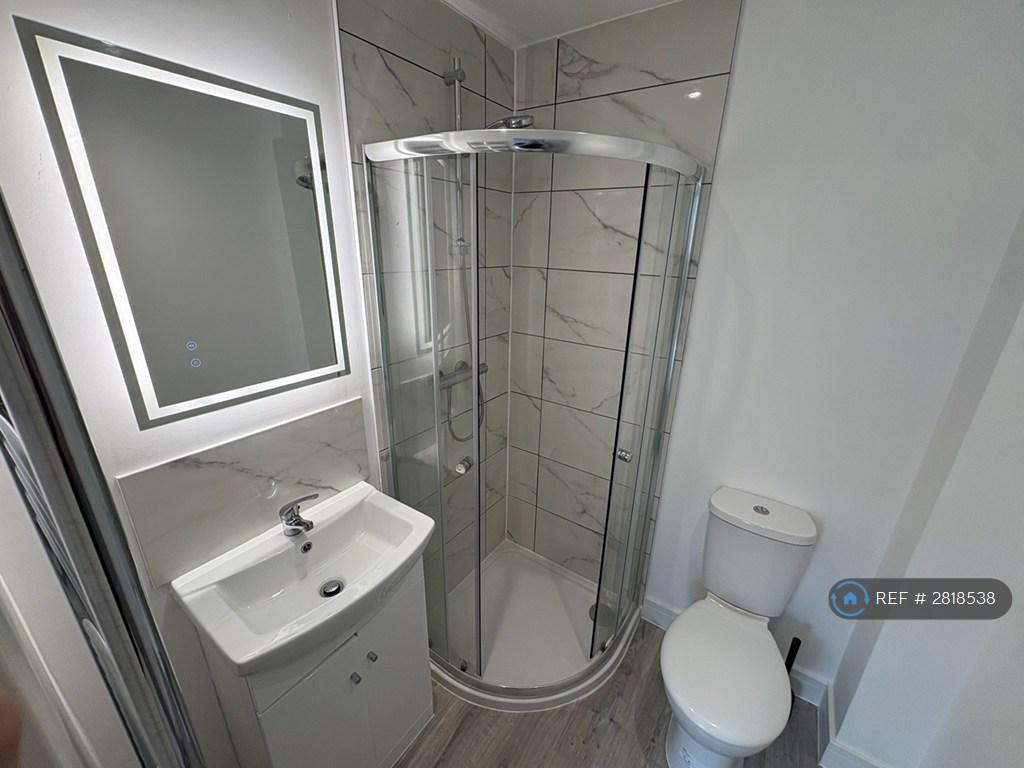 Bedroom En Suite Bathroom