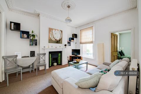 2 bedroom flat to rent, Waverley Road, Southsea, PO5