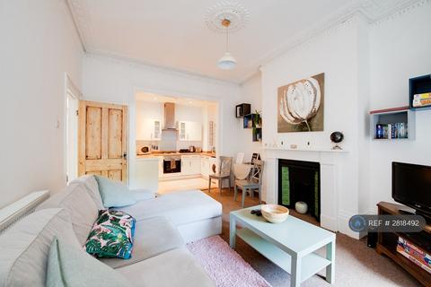2 bedroom flat to rent, Waverley Road, Southsea, PO5