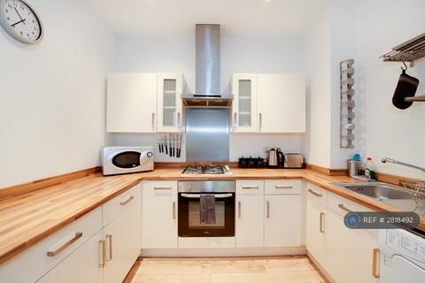 2 bedroom flat to rent, Waverley Road, Southsea, PO5