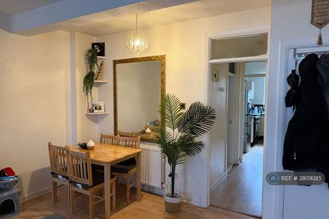 2 bedroom terraced house to rent, Downsell Road, London, E15