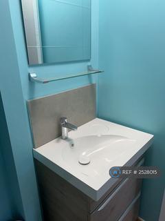 Studio to rent, Armley, Leeds, LS12