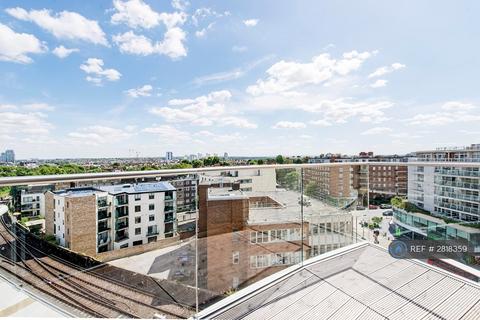 2 bedroom flat to rent, Plaza Gardens, London, SW15