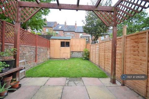 3 bedroom terraced house to rent, Francis Road, Reading, RG1
