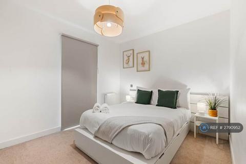 3 bedroom flat to rent, Poppy Apartments, London, E16