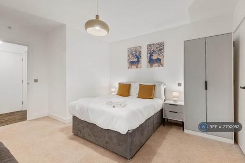 3 bedroom flat to rent, Poppy Apartments, London, E16