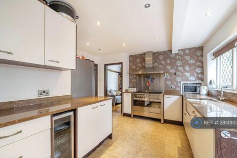 4 bedroom detached house to rent, Risebridge Road, Romford, RM2