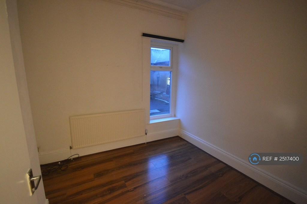 Large Single Bedroom