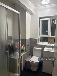 1 bedroom in a flat share to rent, Thursley House, London, SW2