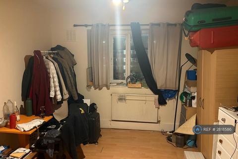 1 bedroom in a flat share to rent, Thursley House, London, SW2