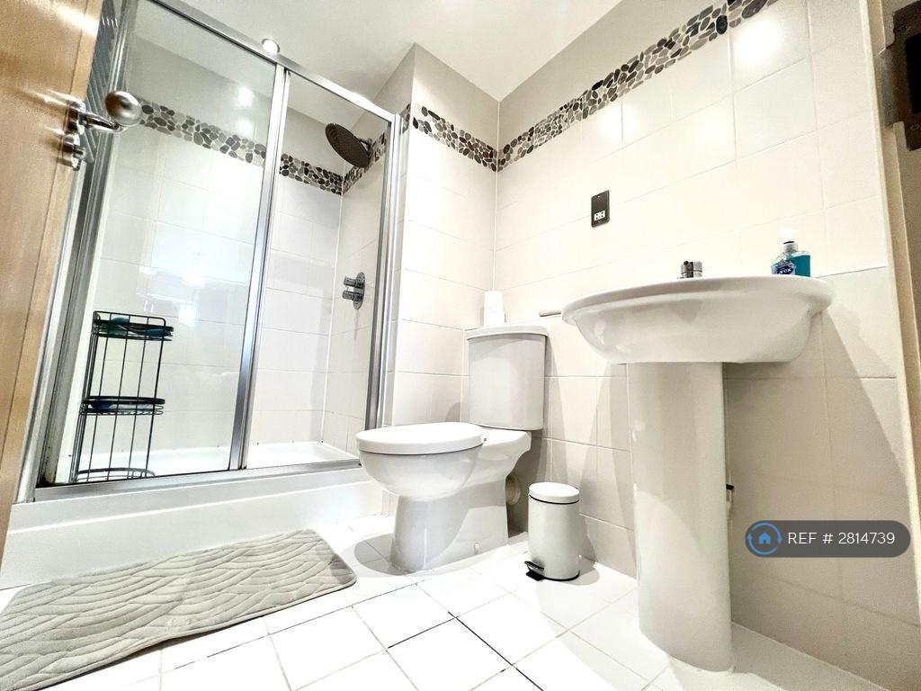 En-Suite Bathroom