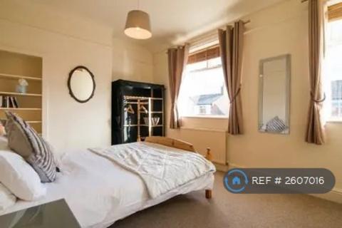 2 bedroom terraced house to rent, Henwood Road, Manchester, M20