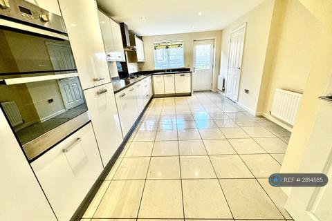 5 bedroom detached house to rent, Tabby Drive, Three Mile Cross, Reading, RG7