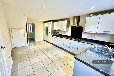 5 bedroom detached house to rent, Tabby Drive, Three Mile Cross, Reading, RG7