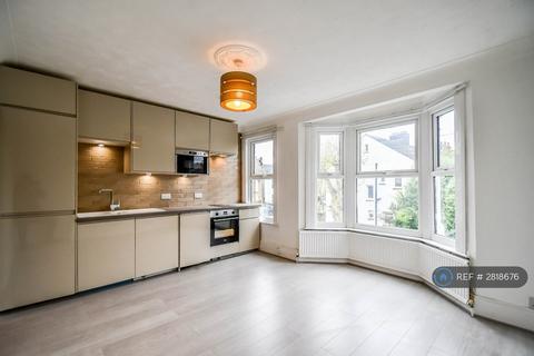 2 bedroom flat to rent, Grange Road, Leigh-On-Sea, SS9