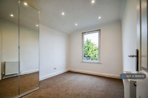 2 bedroom flat to rent, Grange Road, Leigh-On-Sea, SS9