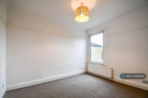 2 bedroom flat to rent, Grange Road, Leigh-On-Sea, SS9