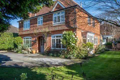undefined, The Avenue, Grayshott, Hindhead, Hampshire GU26