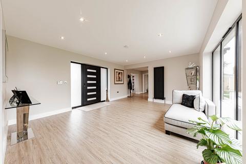 5 bedroom detached bungalow for sale, Perry Lane, Wingham