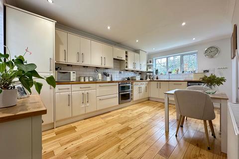 3 bedroom end of terrace house for sale, Dorset Way, Billericay CM12