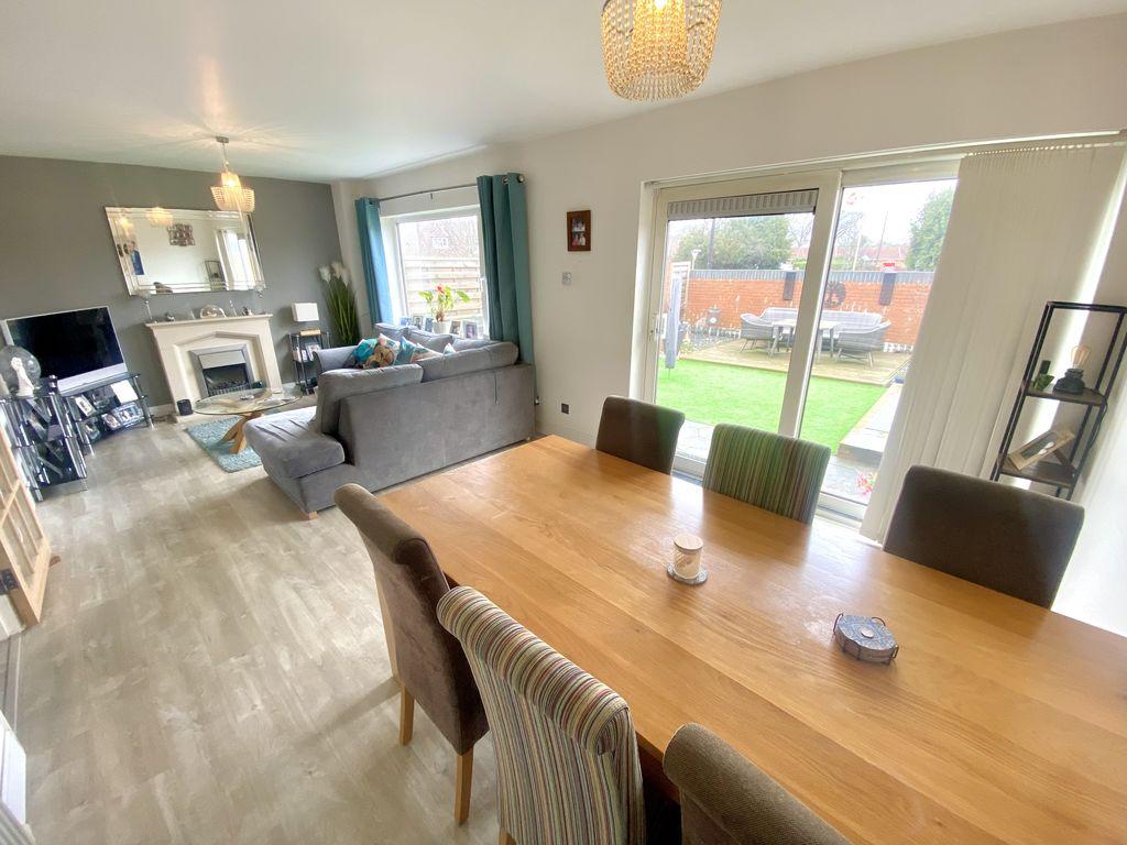 Lounge/Dining Room