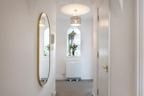 2 bedroom apartment to rent, Muggeridge Close, South Croydon