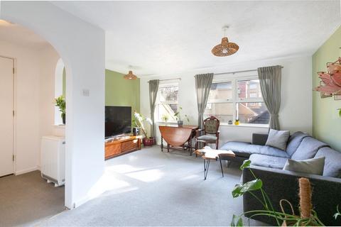 2 bedroom apartment to rent, Muggeridge Close, South Croydon