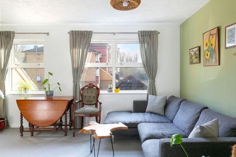 2 bedroom apartment to rent, Muggeridge Close, South Croydon